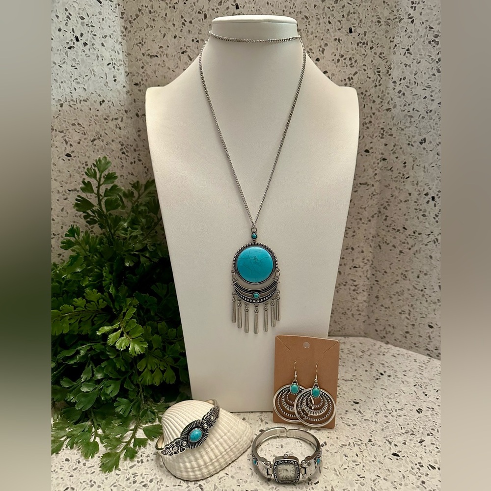 Howlite cabochon in silver jewelry set